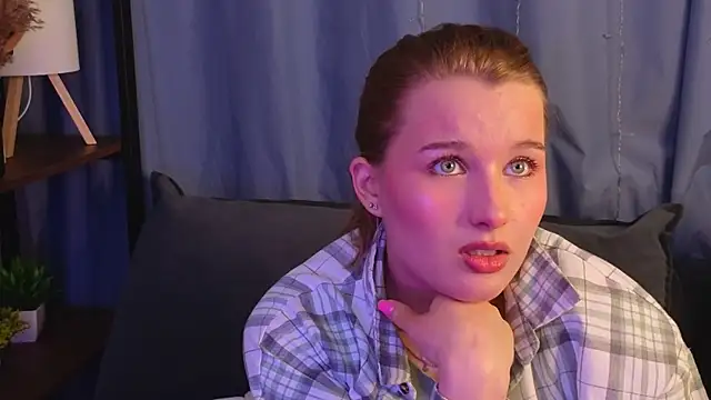 Snapshot of ImiMonroe chatting on April 2026 04:24:02 AM ImiMonroe online show from April 2026 04:24:02 AM