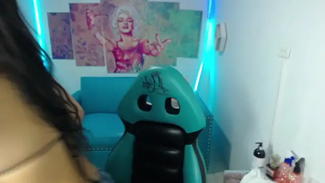 Snapshot of emmily_m1_ chatting on November 2025 04:04:01 AM emmily m1 online show from November 2025 04:04:01 AM