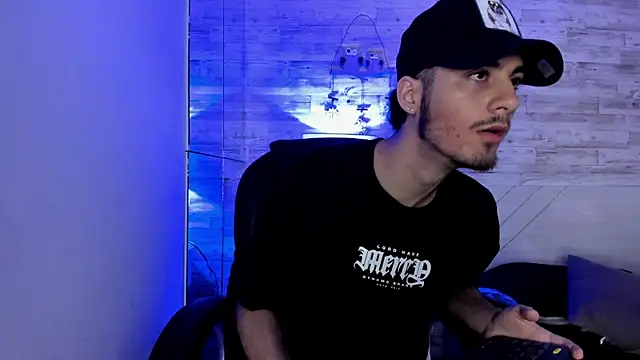 Emir Ozan  online show from December 2025 11:28:02 AM