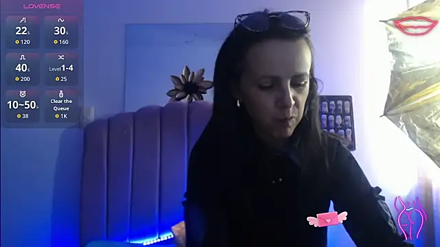 Juliana  lx online show from December 2025 01:17:01 PM