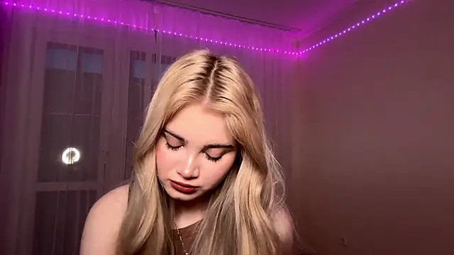 Snapshot of KarissaBoisse chatting on November 2025 12:04:01 PM KarissaBoisse online show from November 2025 12:04:01 PM