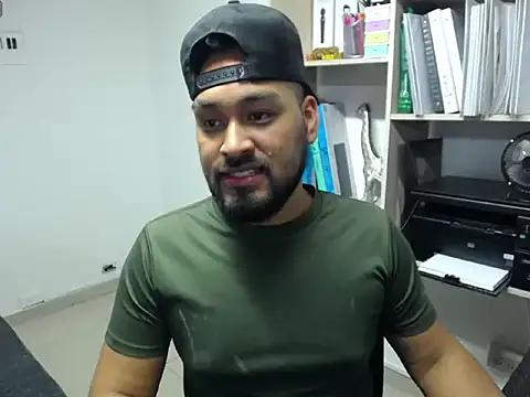 Snapshot of Liam_hairy chatting on April 2026 07:33:02 AM Liam hairy online show from April 2026 07:33:02 AM