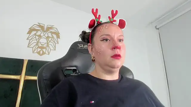 Snapshot of Sophiie_Rouse_ chatting on December 2025 02:28:01 AM Sophiie Rouse online show from December 2025 02:28:01 AM