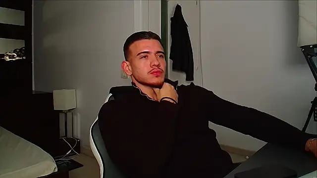 ElijahThorne online show from November 2025 05:51:02 AM