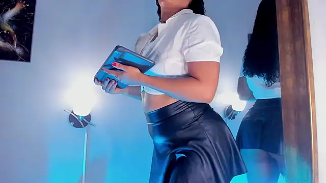 Cami Ortiiz online show from November 2025 12:18:01 PM