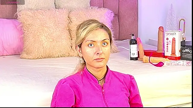 Lunitaa Diva online show from December 2025 01:09:01 PM