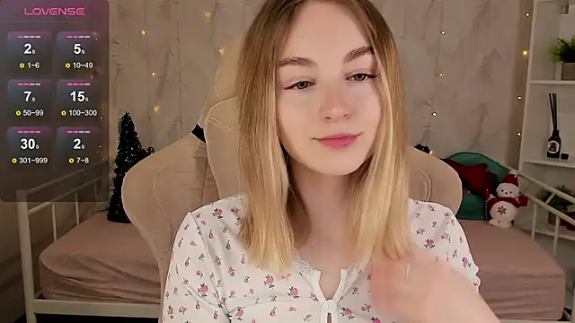 Snapshot of Shy_Polly chatting on December 2025 12:04:01 AM Shy Polly online show from December 2025 12:04:01 AM