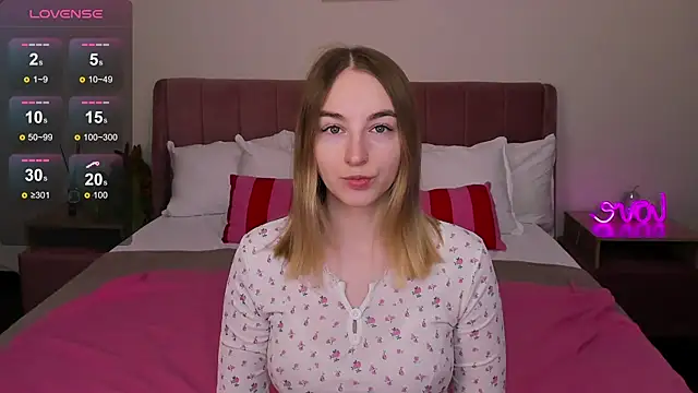 Snapshot of Shy_Polly chatting on January 2026 12:04:01 AM Shy Polly online show from January 2026 12:04:01 AM