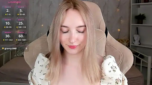Snapshot of Shy_Polly chatting on April 2026 12:05:02 AM Shy Polly online show from April 2026 12:05:02 AM