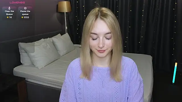 Snapshot of Shy_Polly chatting on May 2026 12:38:01 AM Shy Polly online show from May 2026 12:38:01 AM