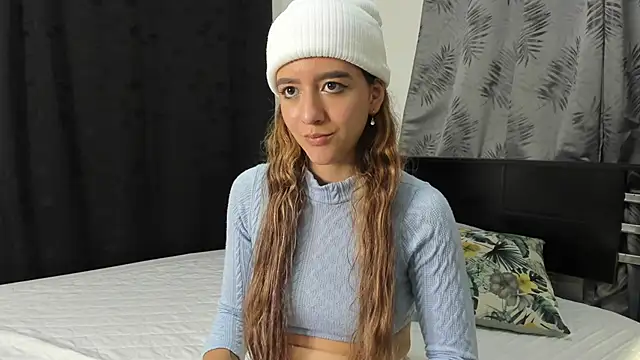 Violeta Gracee online show from April 2026 05:35:02 PM