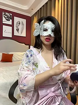 Queen-of-Love online show from December 2025 02:12:02 PM