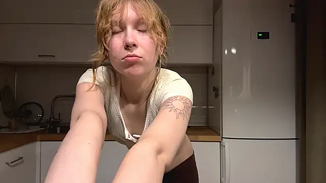 ElfriedaZwack online show from April 2026 04:18:01 PM