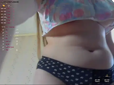 Snapshot of LustfulSarah chatting on April 2026 05:36:01 PM LustfulSarah online show from April 2026 05:36:01 PM