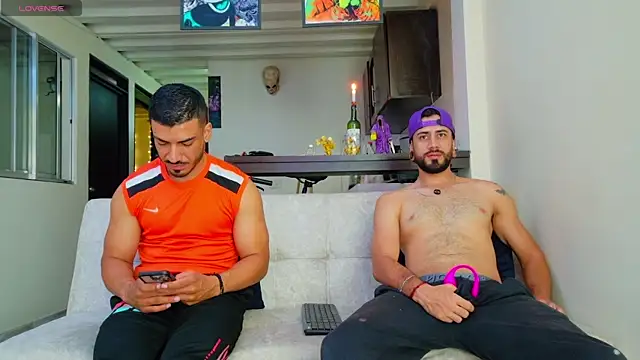 heteros curious online show from December 2025 11:43:02 PM