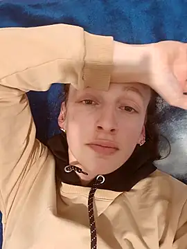 Snapshot of AlisKiv chatting on November 2025 08:33:02 PM AlisKiv online show from November 2025 08:33:02 PM