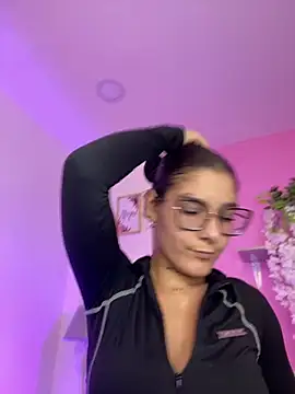 Snapshot of LauraRaider chatting on July 2026 12:34:01 AM LauraRaider online show from July 2026 12:34:01 AM