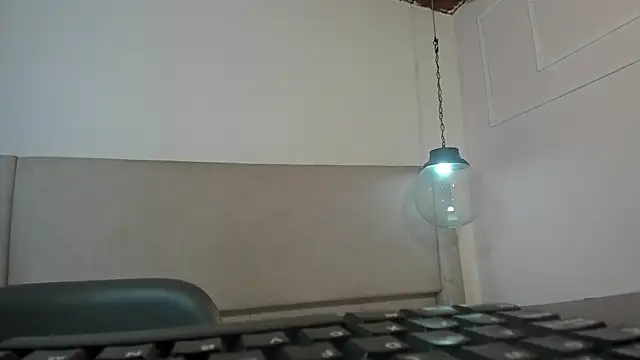 Snapshot of Izelevans chatting on March 2026 12:42:01 PM Izelevans online show from March 2026 12:42:01 PM