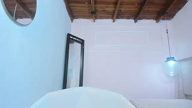 Snapshot of Izelevans chatting on March 2026 12:10:02 PM Izelevans online show from March 2026 12:10:02 PM