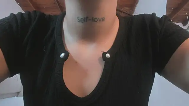 Snapshot of Izelevans chatting on March 2026 11:32:01 AM Izelevans online show from March 2026 11:32:01 AM