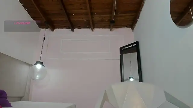 Snapshot of Izelevans chatting on April 2026 10:48:01 AM Izelevans online show from April 2026 10:48:01 AM