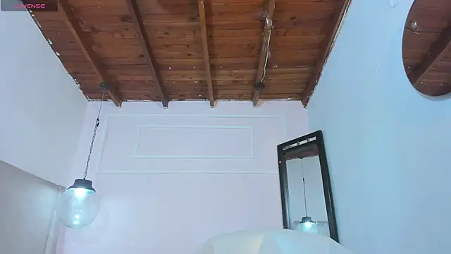 Snapshot of Izelevans chatting on April 2026 12:44:02 PM Izelevans online show from April 2026 12:44:02 PM