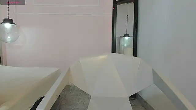 Snapshot of Izelevans chatting on April 2026 10:55:01 AM Izelevans online show from April 2026 10:55:01 AM