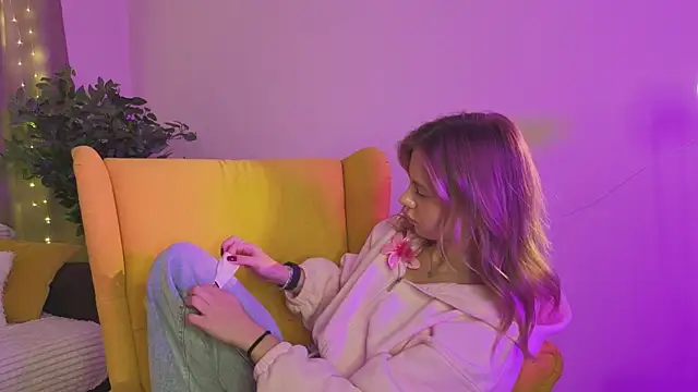 Snapshot of FelishaLaskin chatting on November 2025 12:27:02 PM FelishaLaskin online show from November 2025 12:27:02 PM