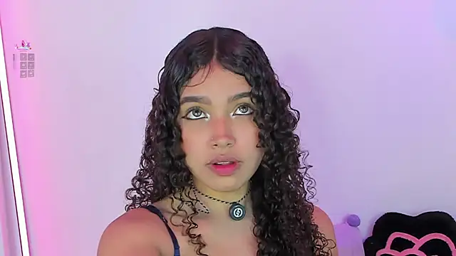 Snapshot of EloiseSweetxx chatting on April 2026 12:28:01 PM EloiseSweetxx online show from April 2026 12:28:01 PM