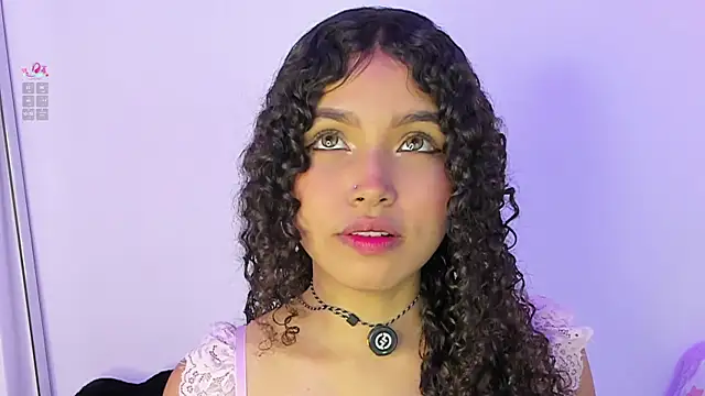 Snapshot of EloiseSweetxx chatting on April 2026 01:41:01 PM EloiseSweetxx online show from April 2026 01:41:01 PM