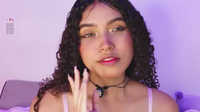 Snapshot of EloiseSweetxx chatting on April 2026 06:41:01 PM EloiseSweetxx online show from April 2026 06:41:01 PM