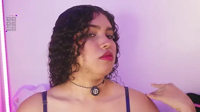 Snapshot of EloiseSweetxx chatting on April 2026 12:31:01 PM EloiseSweetxx online show from April 2026 12:31:01 PM