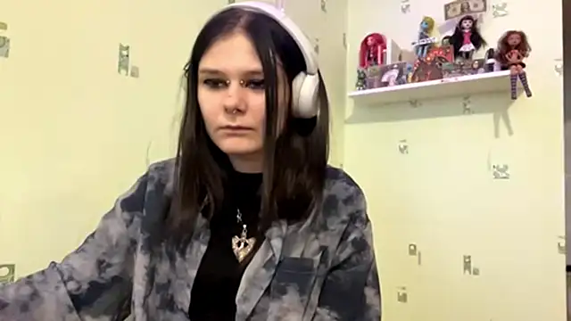 TraceeSchutt online show from November 2025 12:42:01 PM