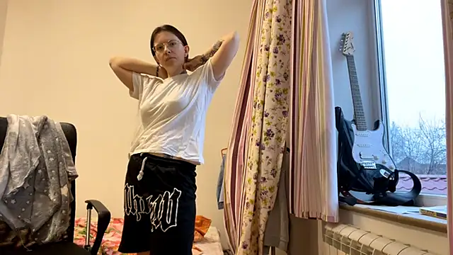 Snapshot of FiorettaFen chatting on November 2025 07:19:02 AM FiorettaFen online show from November 2025 07:19:02 AM