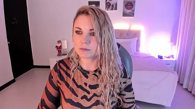 Snapshot of Violeta_Hotter chatting on November 2025 10:59:01 AM Violeta Hotter online show from November 2025 10:59:01 AM