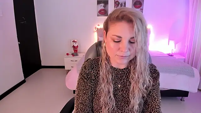 Snapshot of Violeta_Hotter chatting on November 2025 11:11:01 AM Violeta Hotter online show from November 2025 11:11:01 AM