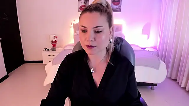 Snapshot of Violeta_Hotter chatting on December 2025 11:08:02 AM Violeta Hotter online show from December 2025 11:08:02 AM