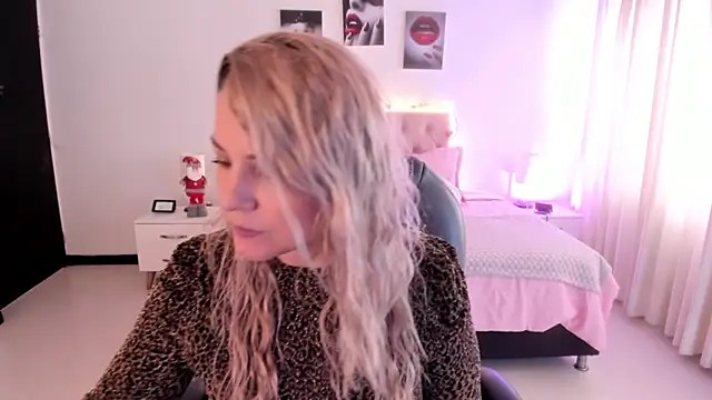 Violeta Hotter online show from December 2025 01:15:01 PM