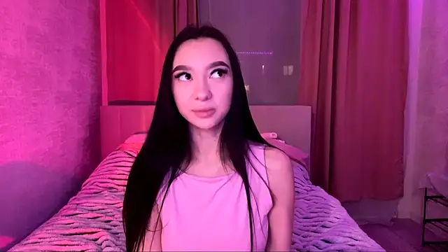 Snapshot of KristaLarmon chatting on November 2025 04:42:01 PM KristaLarmon online show from November 2025 04:42:01 PM