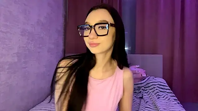 Snapshot of KristaLarmon chatting on December 2025 04:27:01 PM KristaLarmon online show from December 2025 04:27:01 PM