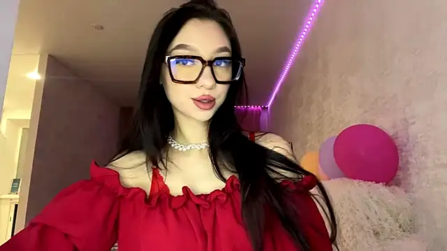 Snapshot of KristaLarmon chatting on December 2025 05:21:02 PM KristaLarmon online show from December 2025 05:21:02 PM