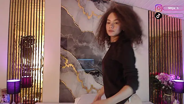 Snapshot of MiticaBrennet_ chatting on March 2026 04:18:01 AM MiticaBrennet online show from March 2026 04:18:01 AM