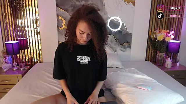 Snapshot of MiticaBrennet_ chatting on April 2026 04:19:01 AM MiticaBrennet online show from April 2026 04:19:01 AM