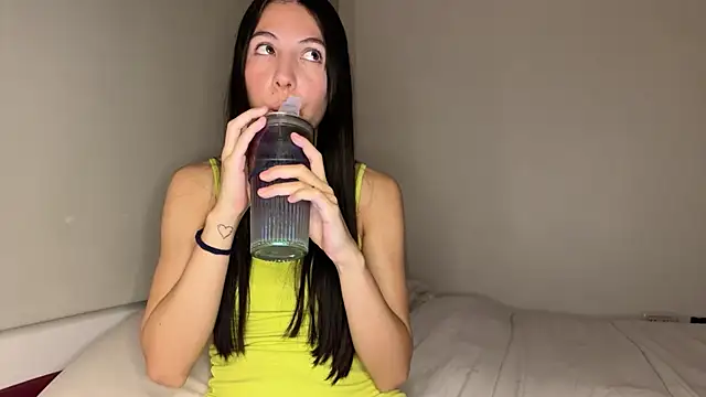 heyitsmia online show from December 2025 12:53:01 AM