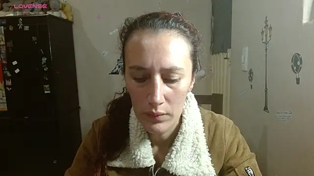 CASSANDRA BROWN online show from December 2025 06:46:02 PM