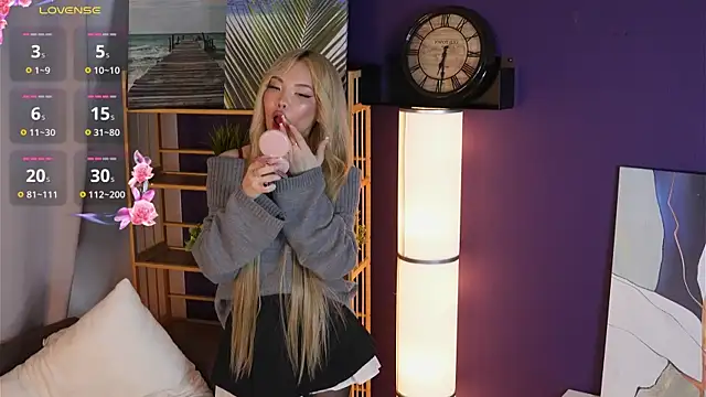 Snapshot of DeliciaKingdom chatting on December 2025 03:44:02 AM DeliciaKingdom online show from December 2025 03:44:02 AM