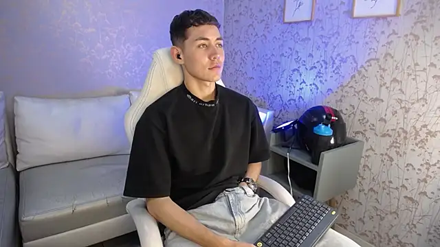 Snapshot of LoganFoster_ chatting on December 2025 11:31:02 PM LoganFoster online show from December 2025 11:31:02 PM