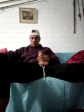 Pirulaibe23 online show from June 2026 04:37:01 AM