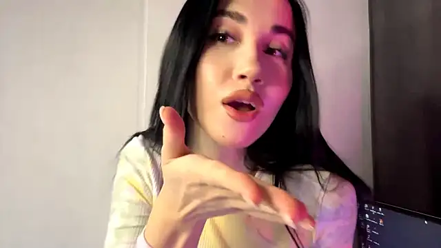 Beautyofnlka online show from November 2025 01:47:02 PM