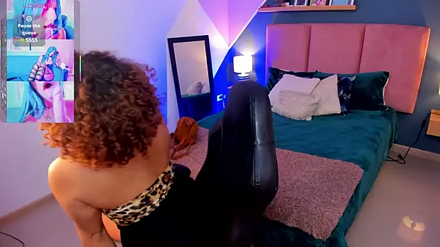 Raven Curly online show from November 2025 04:35:02 AM